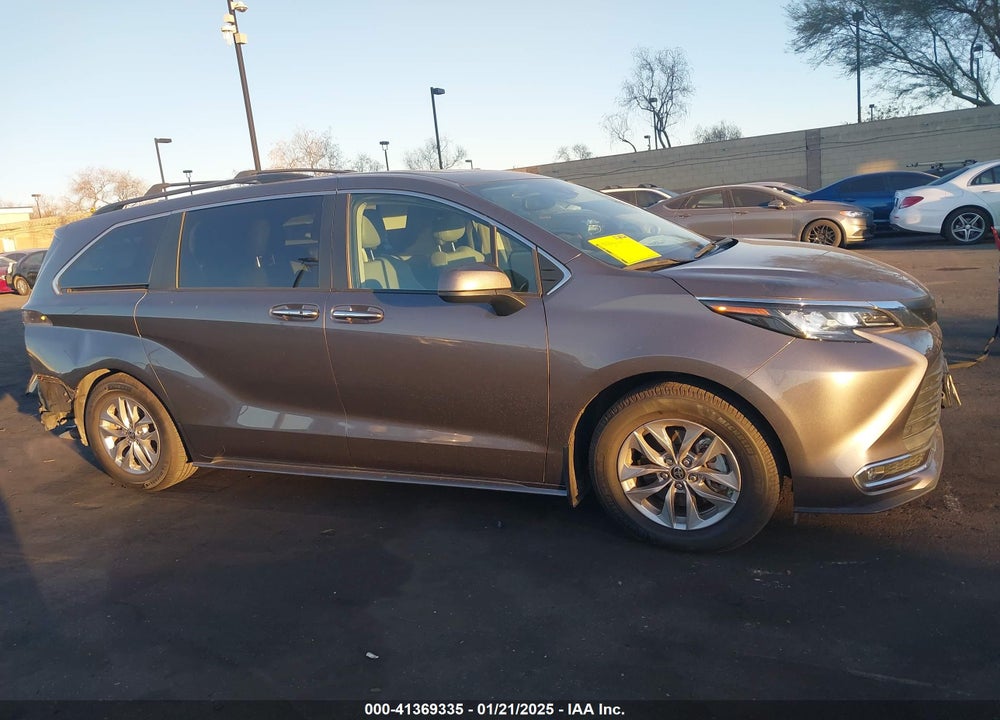 2022 TOYOTA SIENNA XLE VIN: 5TDJRKEC4NS091061