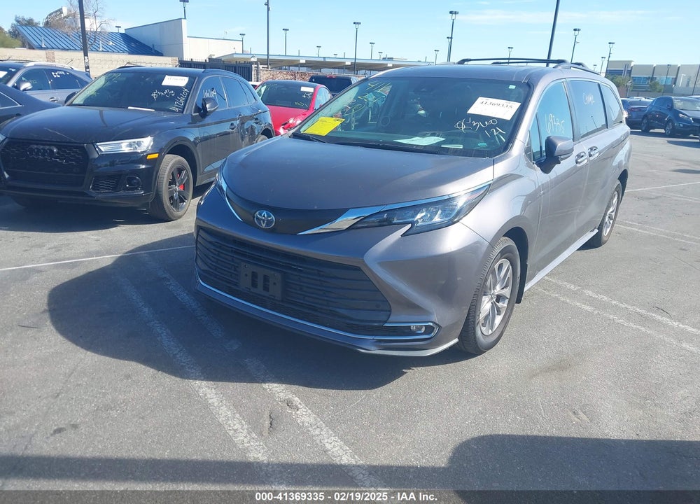 2022 TOYOTA SIENNA XLE VIN: 5TDJRKEC4NS091061