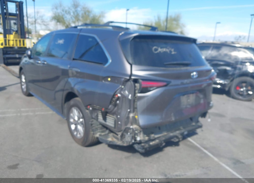 2022 TOYOTA SIENNA XLE VIN: 5TDJRKEC4NS091061