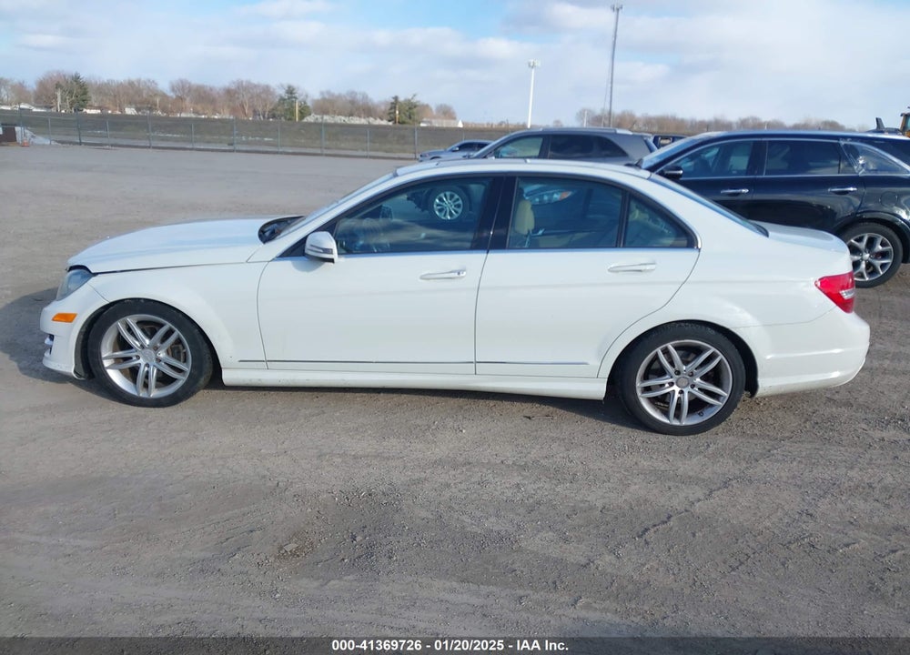2012 MERCEDES-BENZ C 300 VIN: WDDGF8BBXCR240415