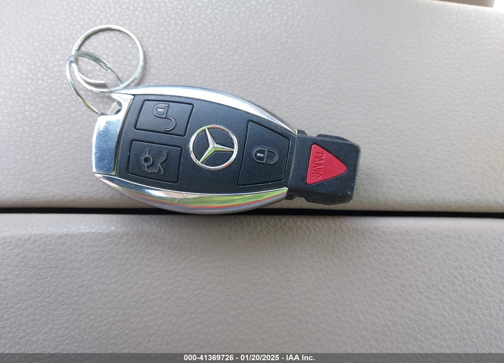 2012 MERCEDES-BENZ C 300 VIN: WDDGF8BBXCR240415