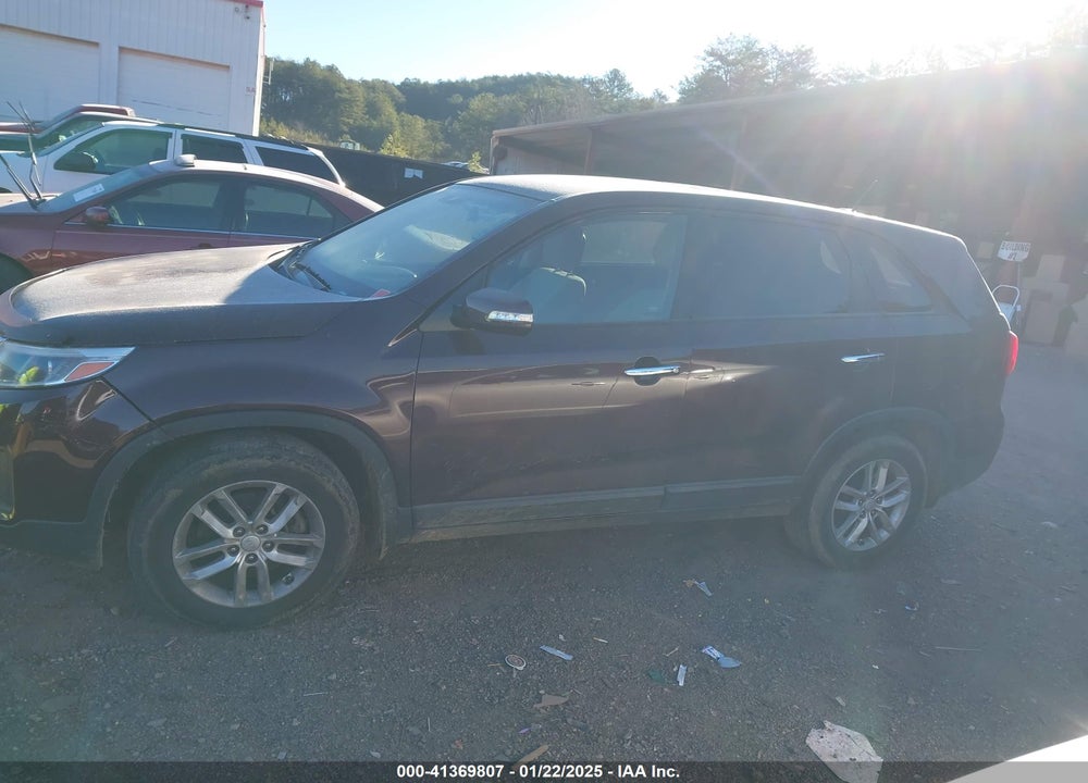 2015 KIA SORENTO LX VIN: 5XYKT3A67FG661807