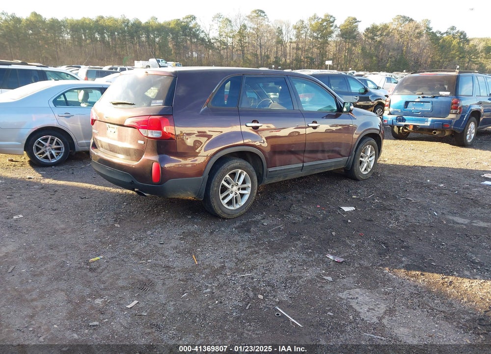 2015 KIA SORENTO LX VIN: 5XYKT3A67FG661807