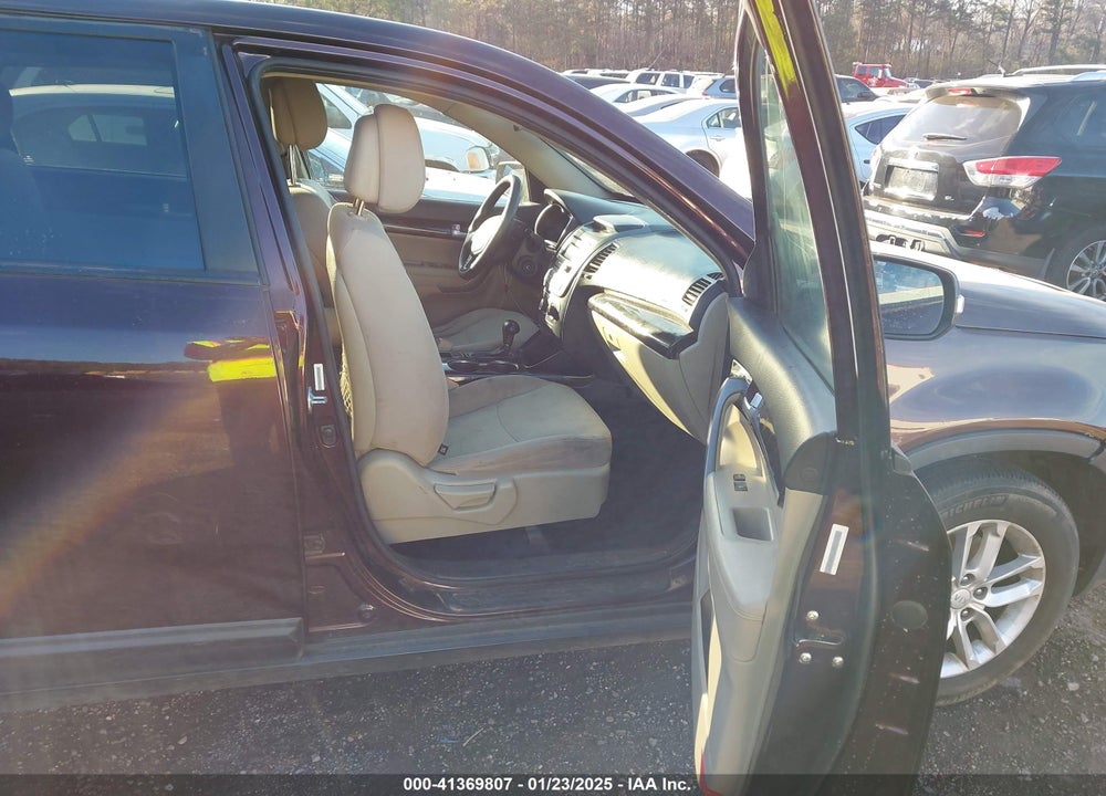 2015 KIA SORENTO LX VIN: 5XYKT3A67FG661807