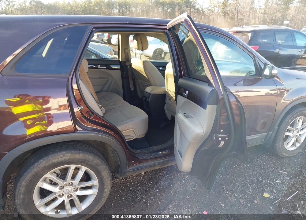 2015 KIA SORENTO LX VIN: 5XYKT3A67FG661807