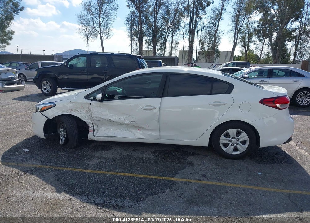 2017 KIA FORTE VIN: 3KPFK4A79HE104318
