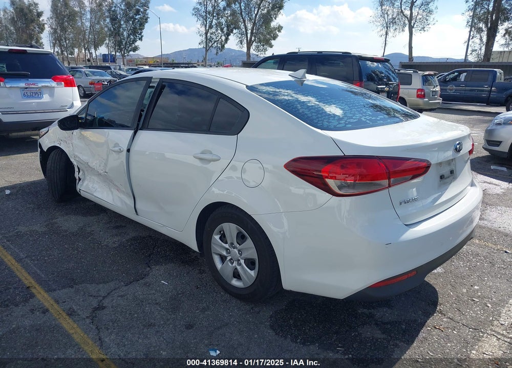 2017 KIA FORTE VIN: 3KPFK4A79HE104318