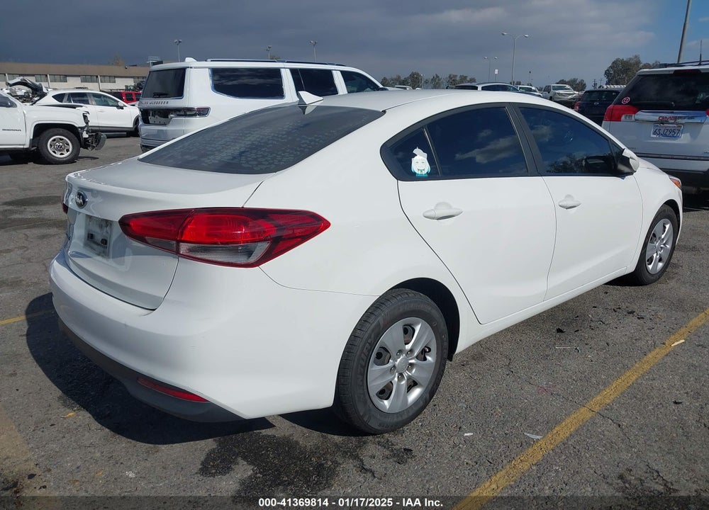 2017 KIA FORTE VIN: 3KPFK4A79HE104318