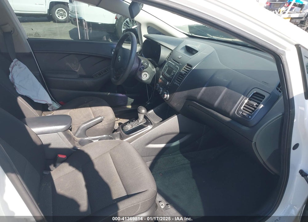 2017 KIA FORTE VIN: 3KPFK4A79HE104318