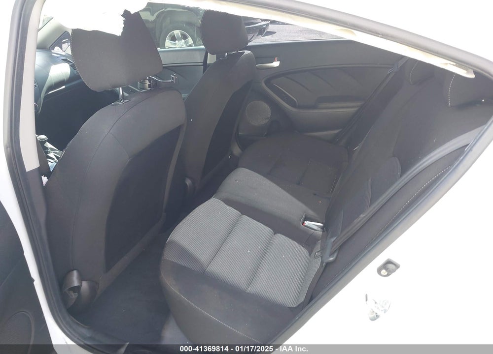 2017 KIA FORTE VIN: 3KPFK4A79HE104318