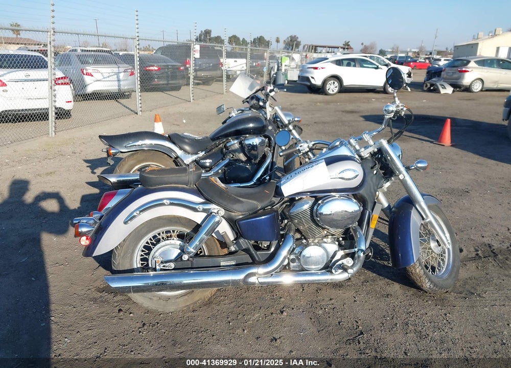 2001 HONDA VT750 CD2 VIN: JH2RC447X1M450222