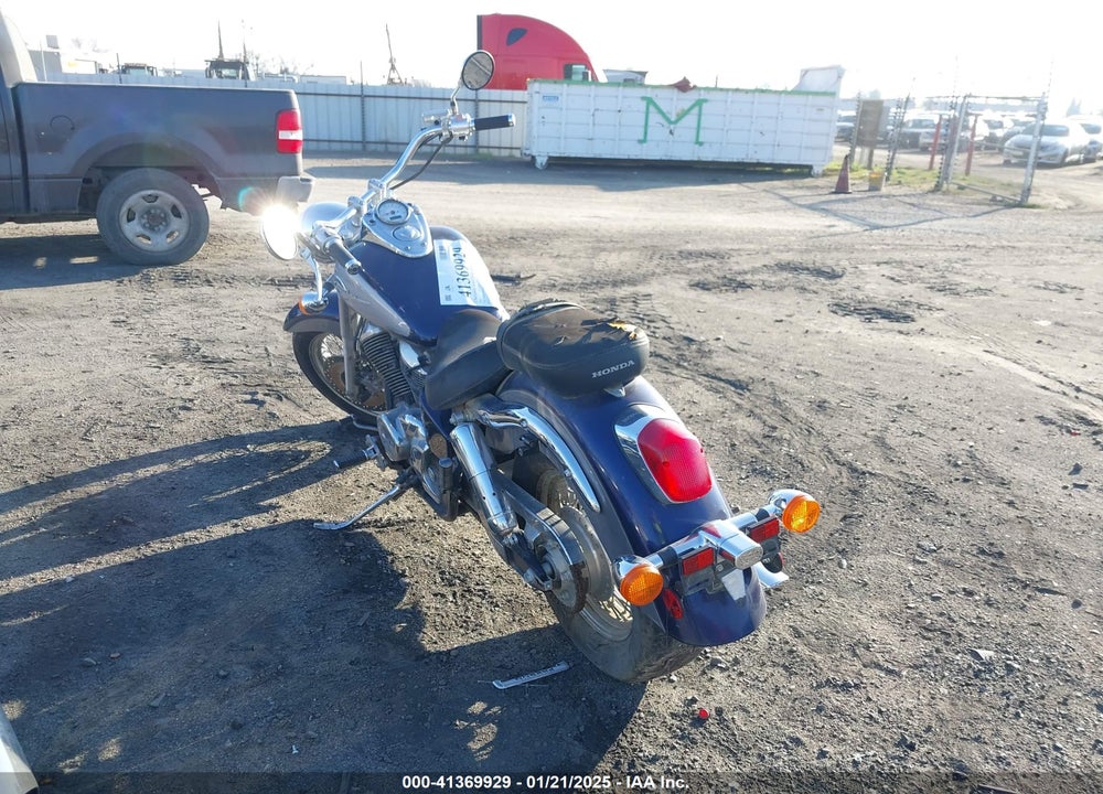 2001 HONDA VT750 CD2 VIN: JH2RC447X1M450222