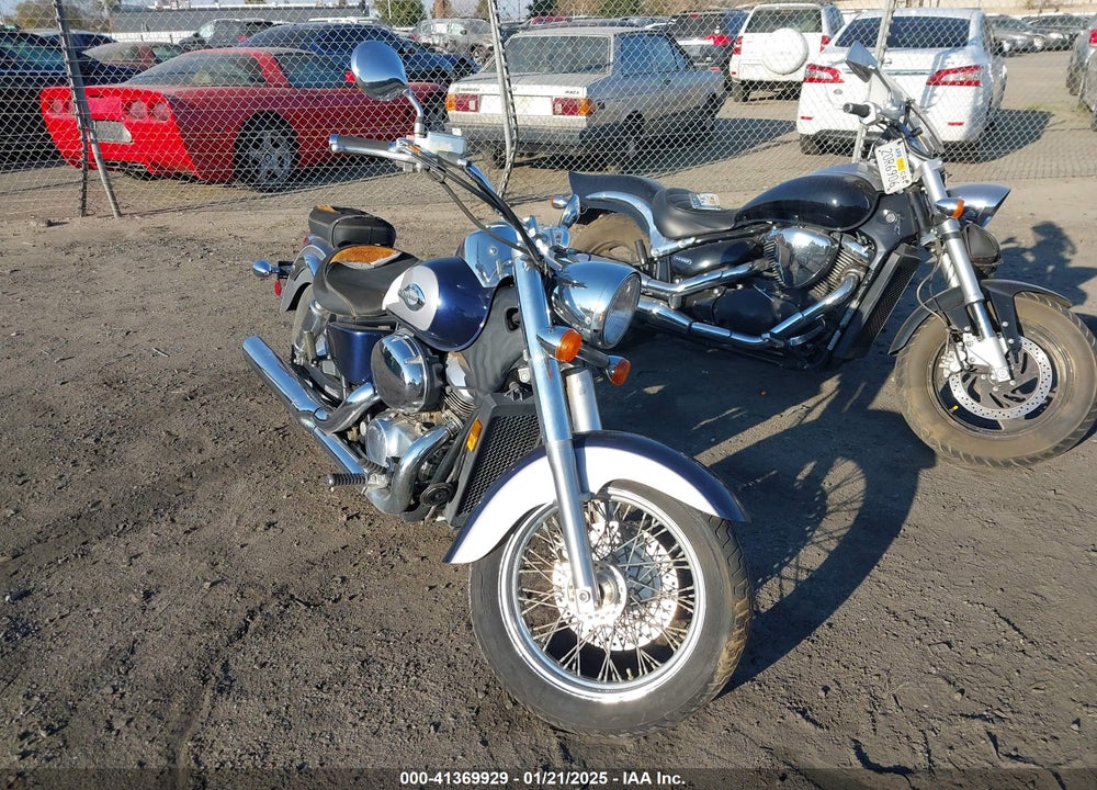 2001 HONDA VT750 CD2 VIN: JH2RC447X1M450222