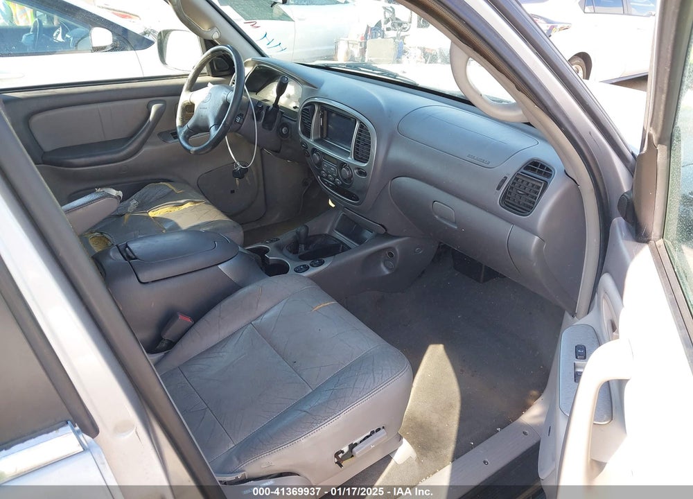 2002 TOYOTA SEQUOIA LIMITED V8 VIN: 5TDBT48A92S082587
