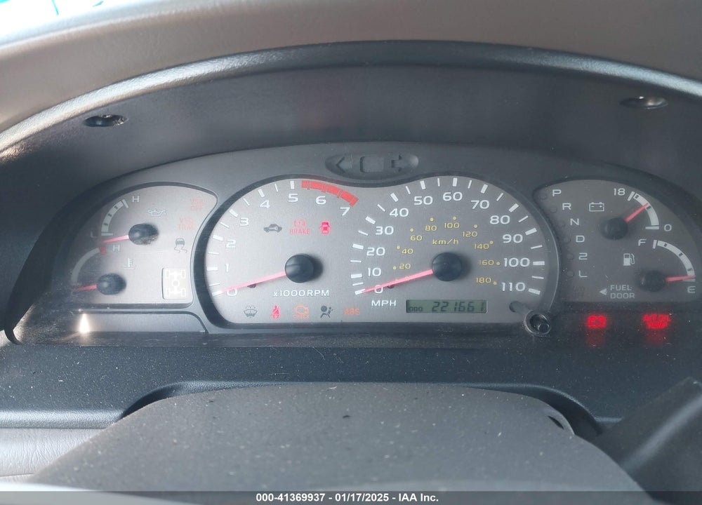 2002 TOYOTA SEQUOIA LIMITED V8 VIN: 5TDBT48A92S082587