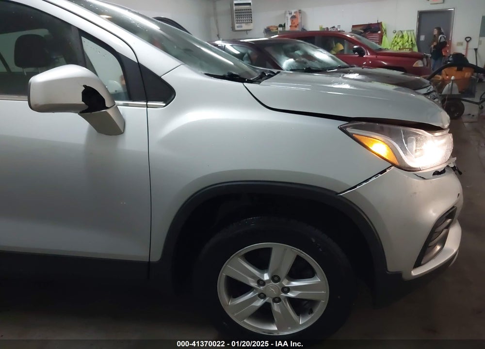 2020 CHEVROLET TRAX AWD LT VIN: 3GNCJPSB3LL173575