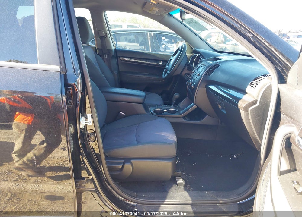 2013 KIA SORENTO LX VIN: 5XYKTCA62DG345910