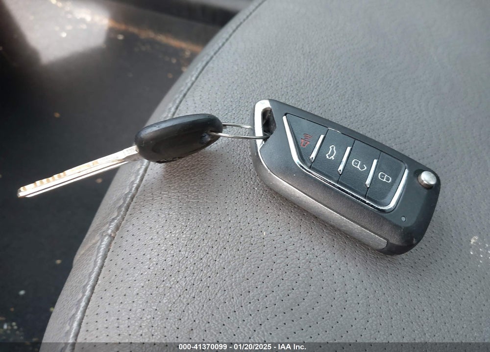 2013 HYUNDAI ELANTRA VIN: 5NPDH4AE7DH382354