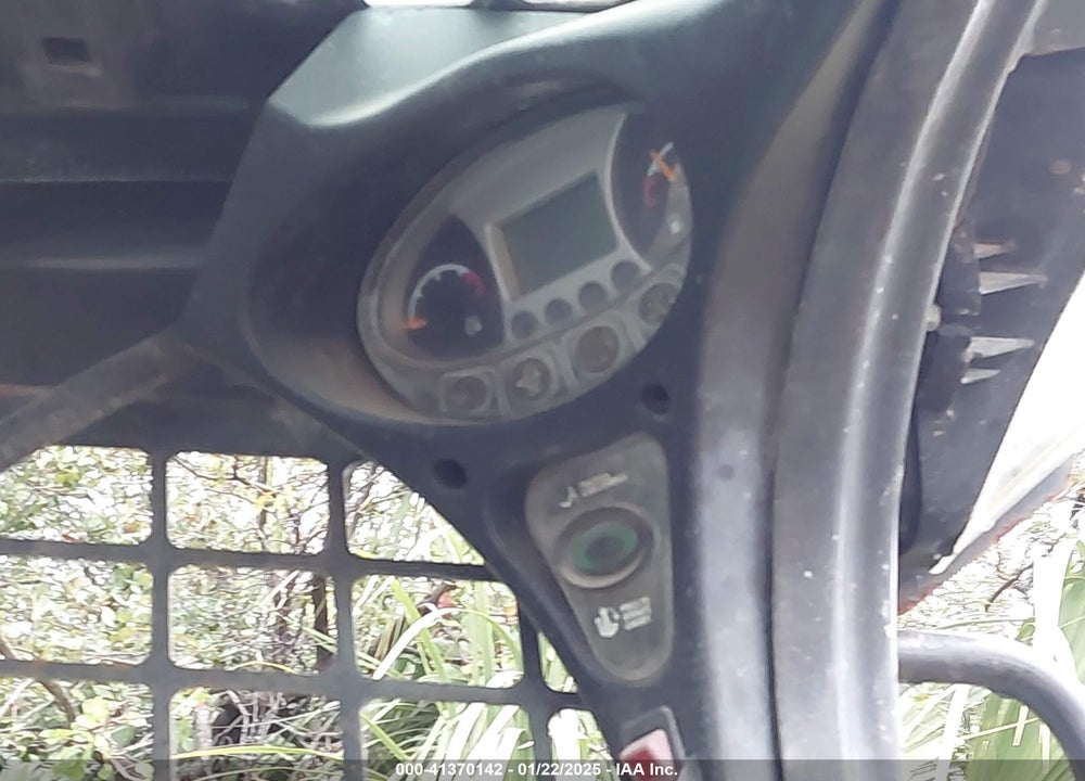 2017 BOBCAT T450 SKID STEER VIN: AUVP13215