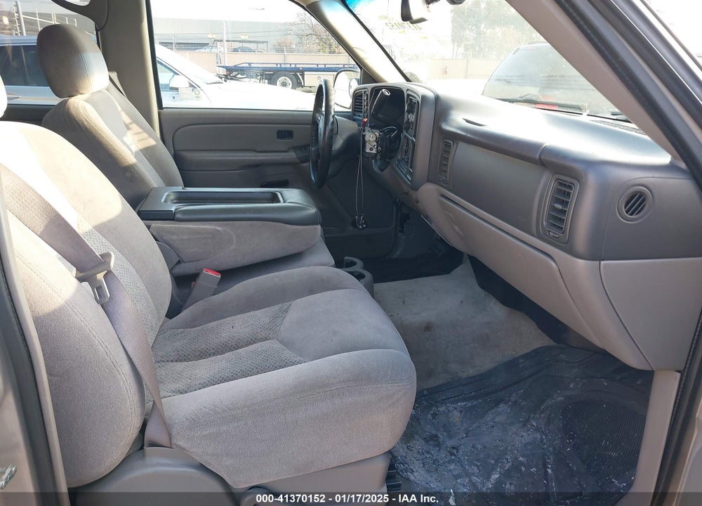 2005 CHEVROLET SUBURBAN 1500 LS VIN: 3GNFK16Z15G203845