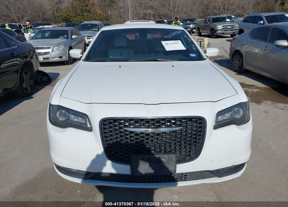2018 CHRYSLER 300 VIN: 2C3CCABG1JH143075