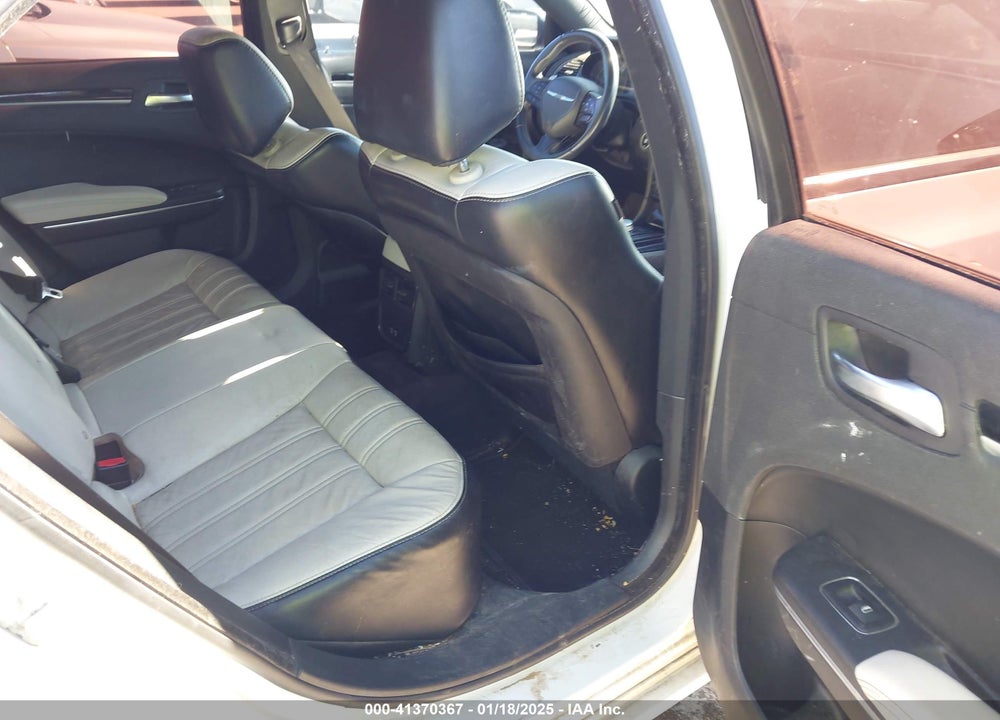 2018 CHRYSLER 300 VIN: 2C3CCABG1JH143075