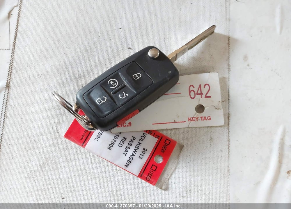 2013 VOLKSWAGEN PASSAT VIN: 1VWCN7A38DC107508