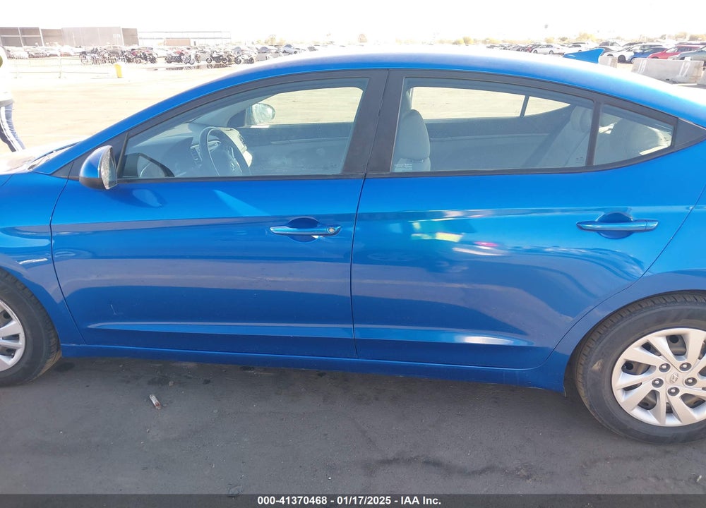 2017 HYUNDAI ELANTRA VIN: 5NPD74LF9HH182638