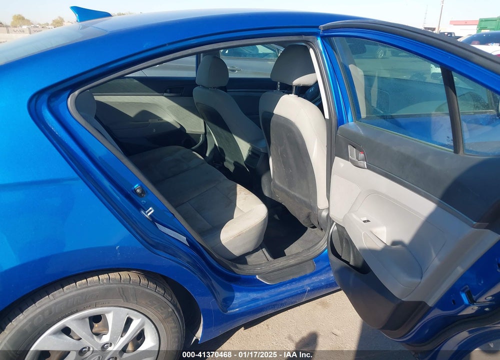 2017 HYUNDAI ELANTRA VIN: 5NPD74LF9HH182638