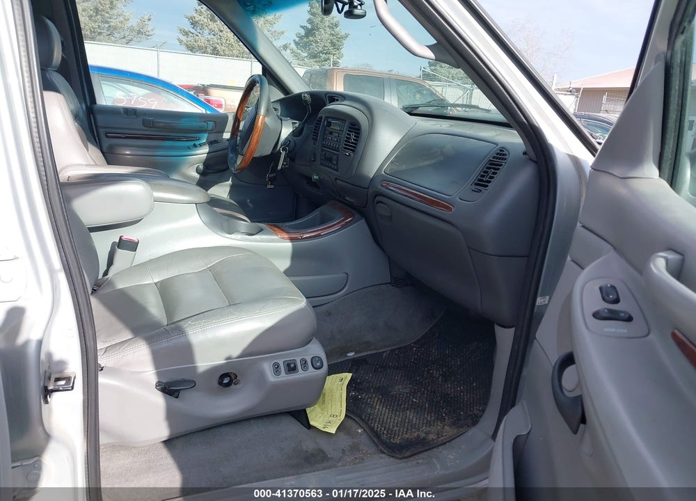 1999 LINCOLN NAVIGATOR VIN: 5LMPU28A4XLJ41053