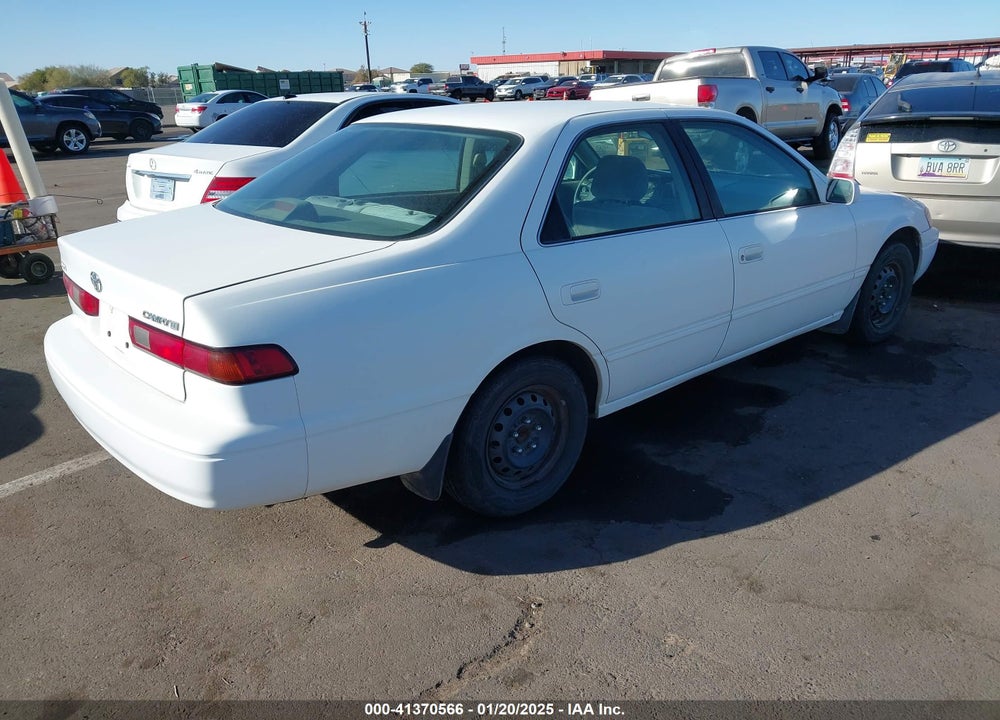 1999 TOYOTA CAMRY LE VIN: 4T1BG28K5XU864532