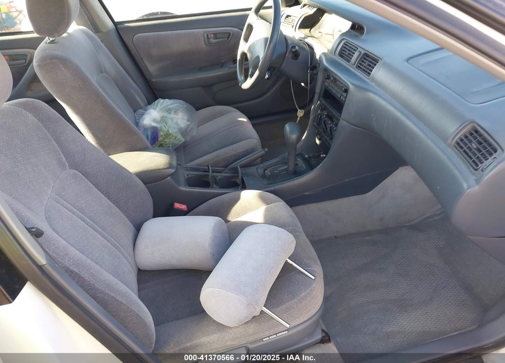 1999 TOYOTA CAMRY LE VIN: 4T1BG28K5XU864532