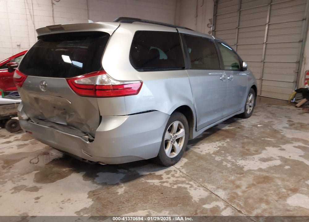 2019 TOYOTA SIENNA LE 8 PASSENGER VIN: 5TDKZ3DC6KS996439