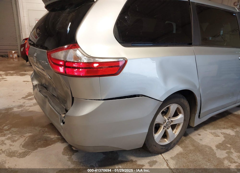 2019 TOYOTA SIENNA LE 8 PASSENGER VIN: 5TDKZ3DC6KS996439