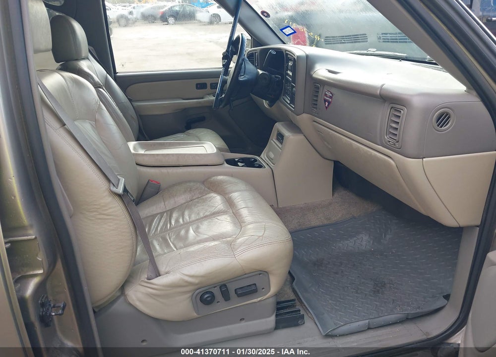 2001 CHEVROLET SUBURBAN 1500 LT VIN: 3GNEC16T91G250278