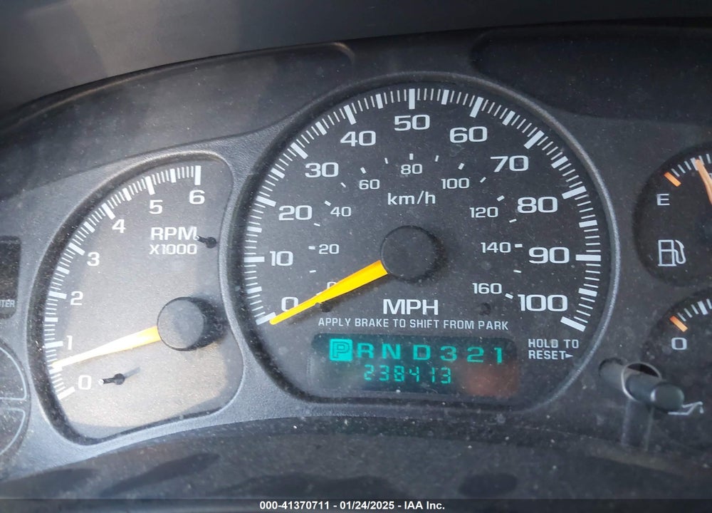2001 CHEVROLET SUBURBAN 1500 LT VIN: 3GNEC16T91G250278