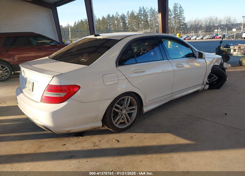 2013 MERCEDES-BENZ C 250 LUXURY/SPORT VIN: WDDGF4HB6DA849338
