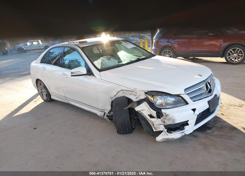 2013 MERCEDES-BENZ C 250 LUXURY/SPORT VIN: WDDGF4HB6DA849338