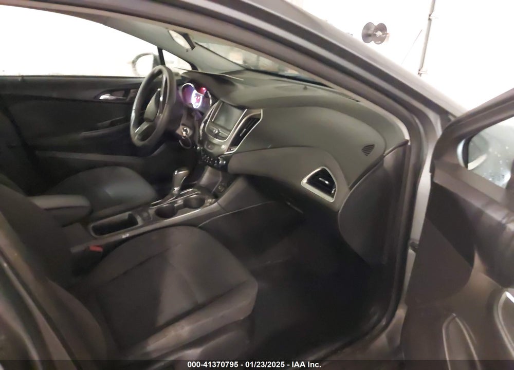 2019 CHEVROLET CRUZE VIN: 1G1BE5SM8K7101538