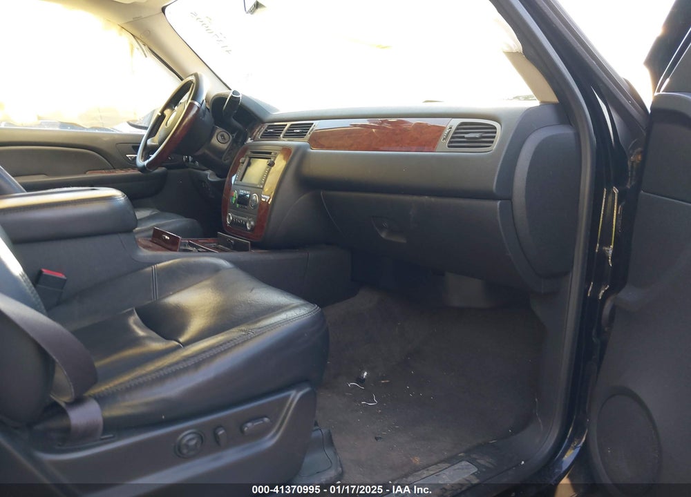 2009 CHEVROLET TAHOE VIN: 1GNFK33049R151831