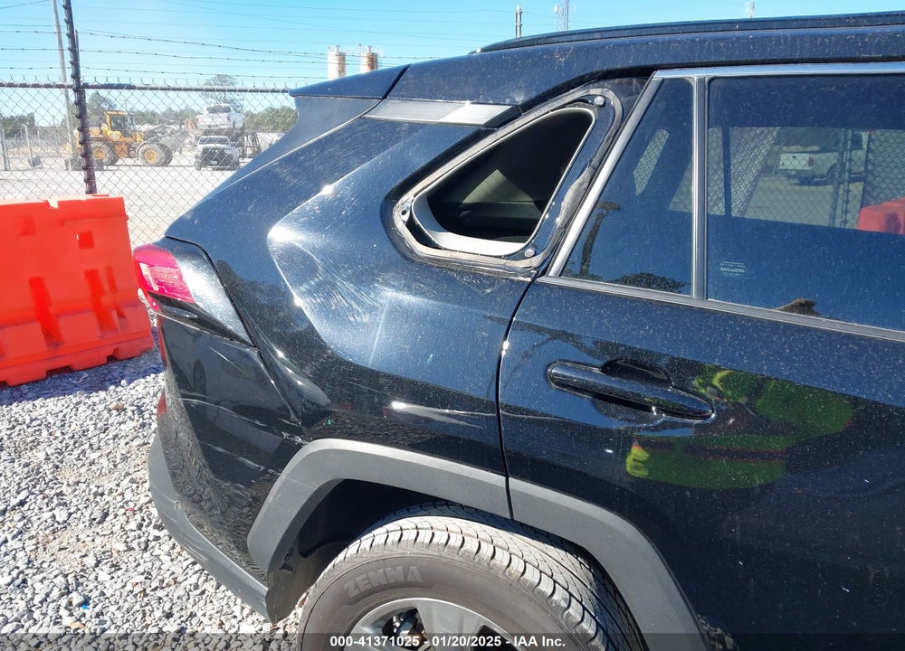 2022 TOYOTA RAV4 XLE VIN: 2T3P1RFV4NW298218