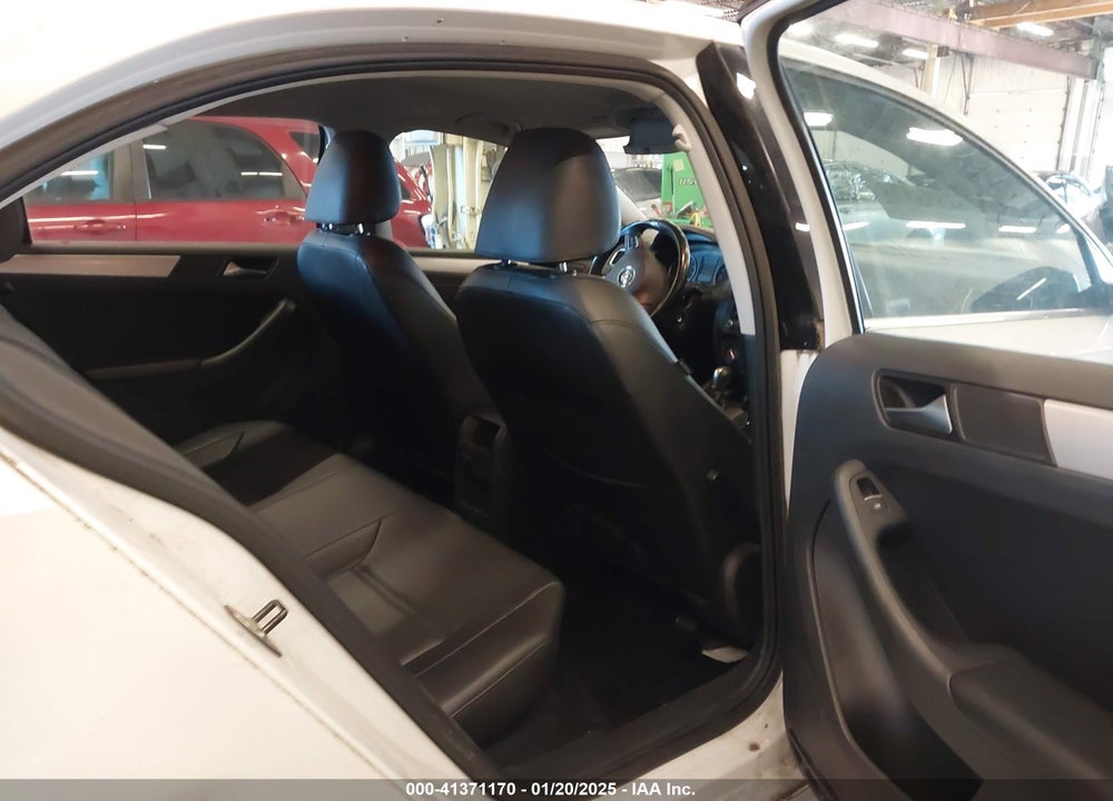 2014 VOLKSWAGEN JETTA VIN: 3VWD17AJ8EM336253