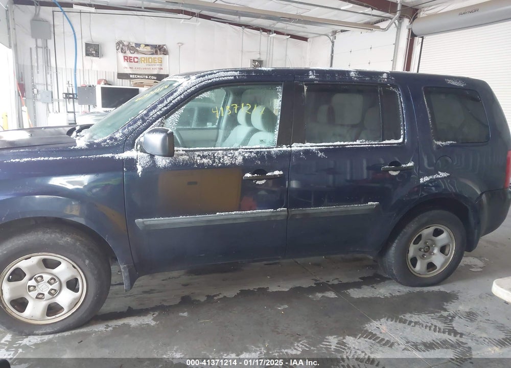 2014 HONDA PILOT LX VIN: 5FNYF4H23EB008018