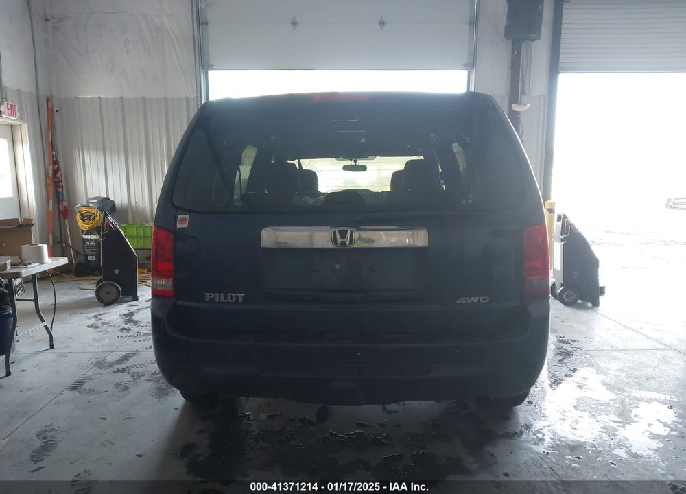 2014 HONDA PILOT LX VIN: 5FNYF4H23EB008018