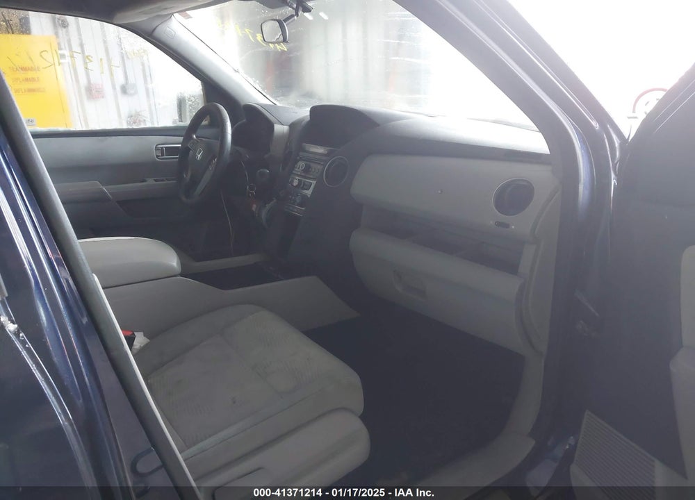 2014 HONDA PILOT LX VIN: 5FNYF4H23EB008018