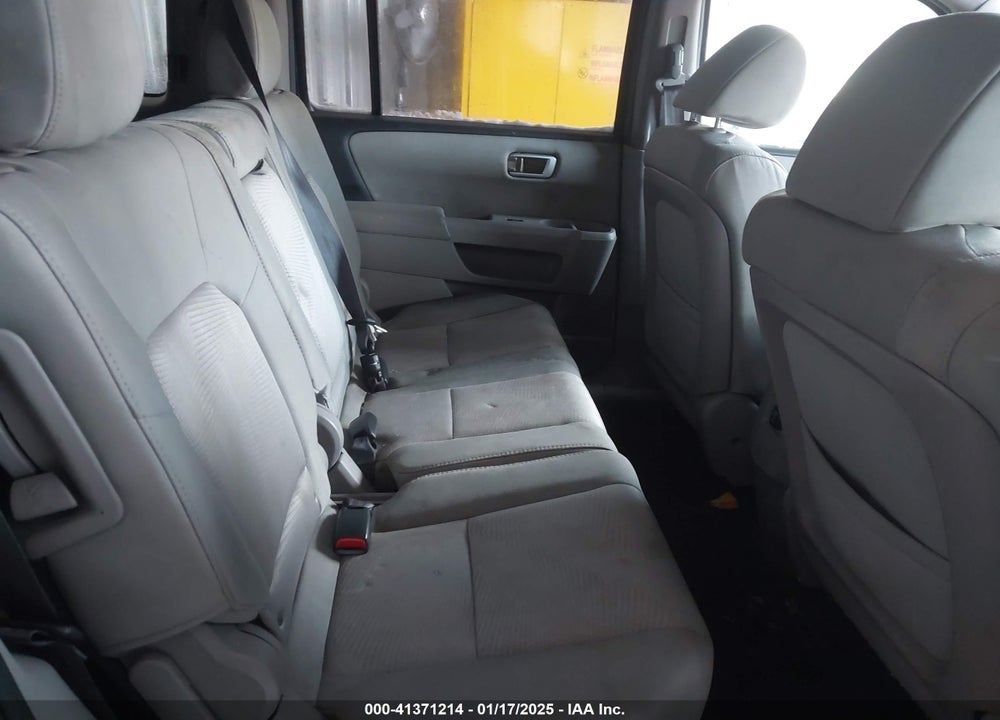 2014 HONDA PILOT LX VIN: 5FNYF4H23EB008018