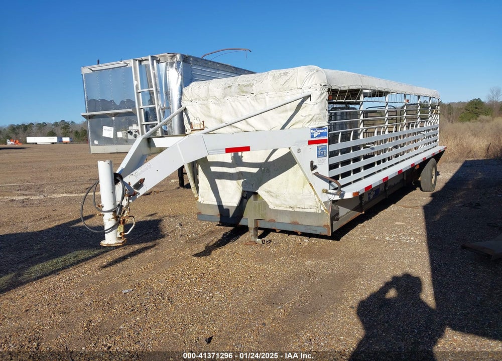 2004 GOOSENECK TRAILERS CATTLE TARILER VIN: 16GS324224B079121