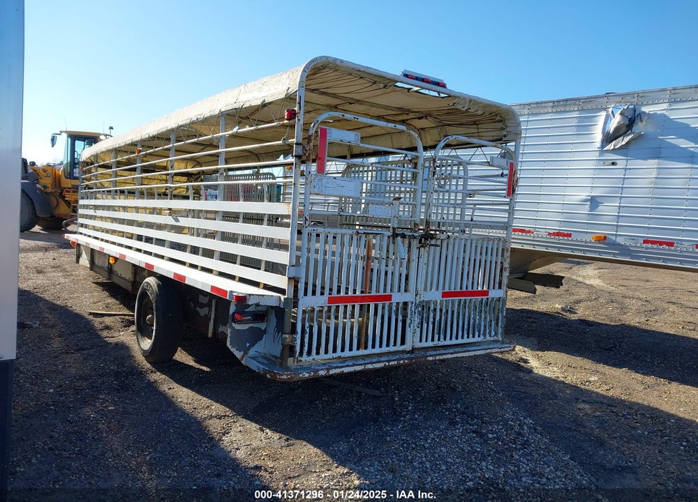 2004 GOOSENECK TRAILERS CATTLE TARILER VIN: 16GS324224B079121