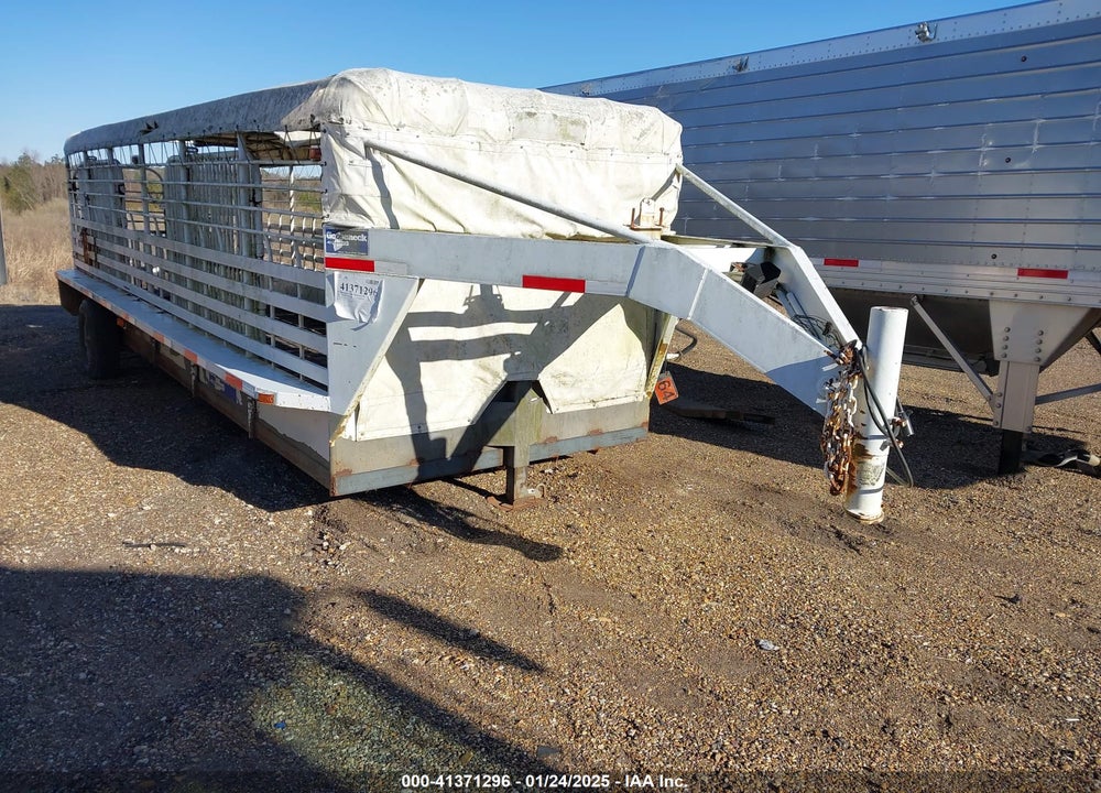 2004 GOOSENECK TRAILERS CATTLE TARILER VIN: 16GS324224B079121