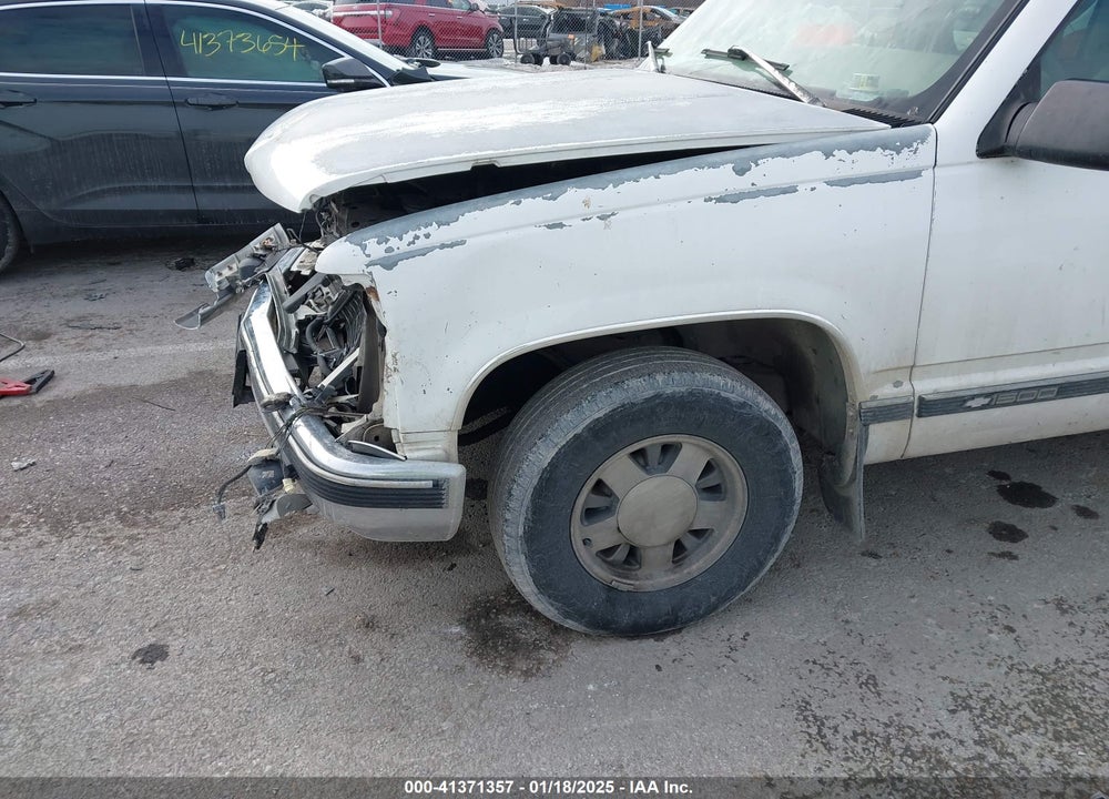 1997 CHEVROLET TAHOE LS VIN: 1GNEC13R0VJ433324